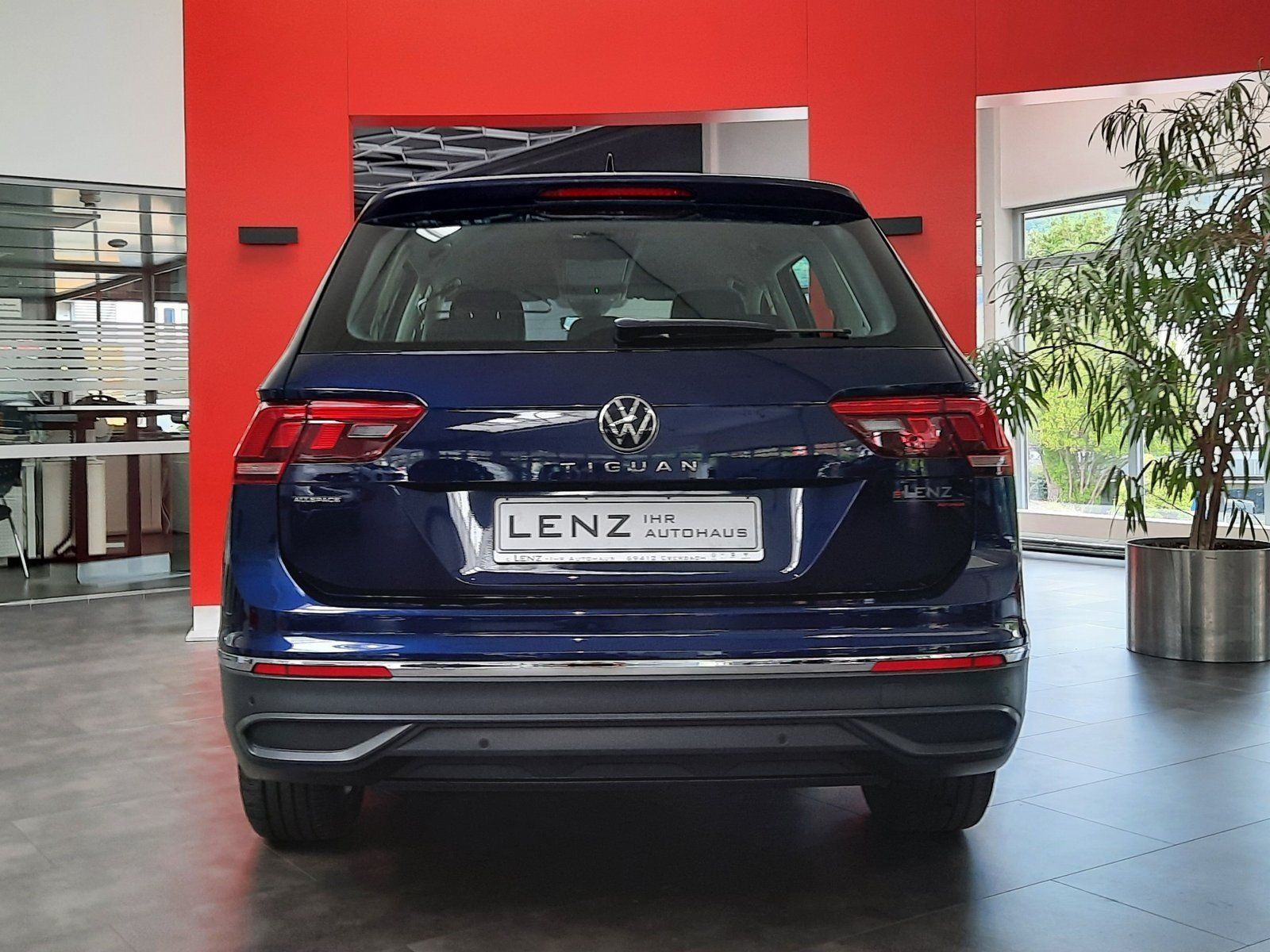 Fahrzeugabbildung Volkswagen Tiguan Allspace Life TDI DSG *AHK*Navi*LED*PDC*