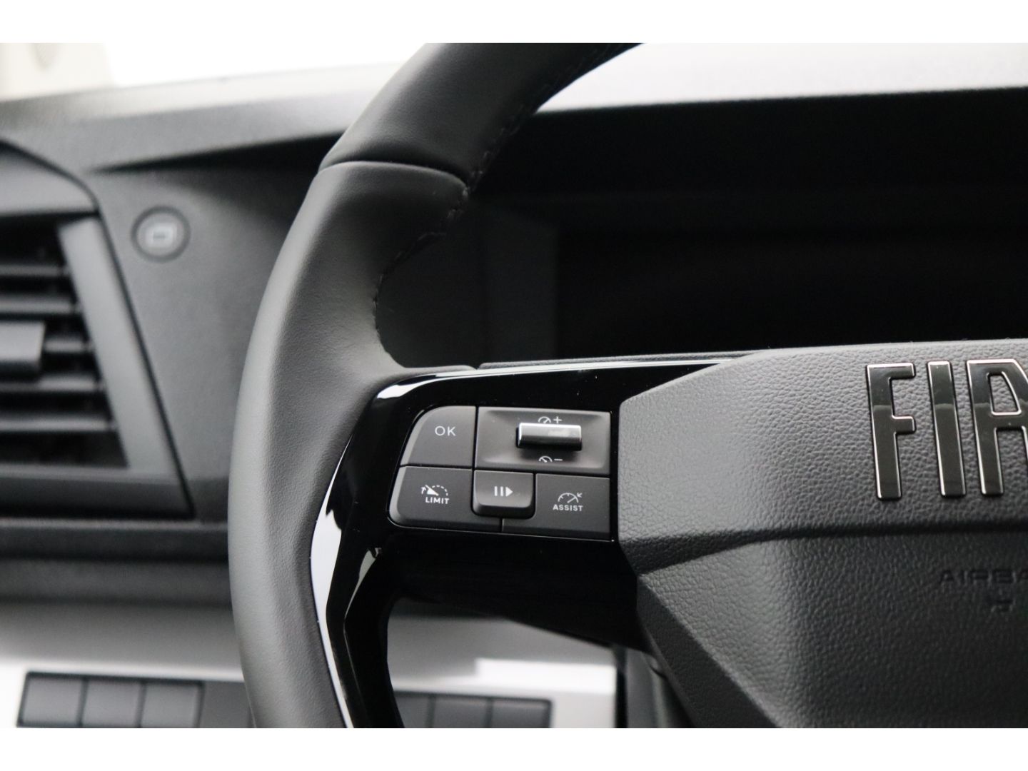 Fahrzeugabbildung Fiat Scudo L2 Multicab Basis Digitales Cockpit AHK