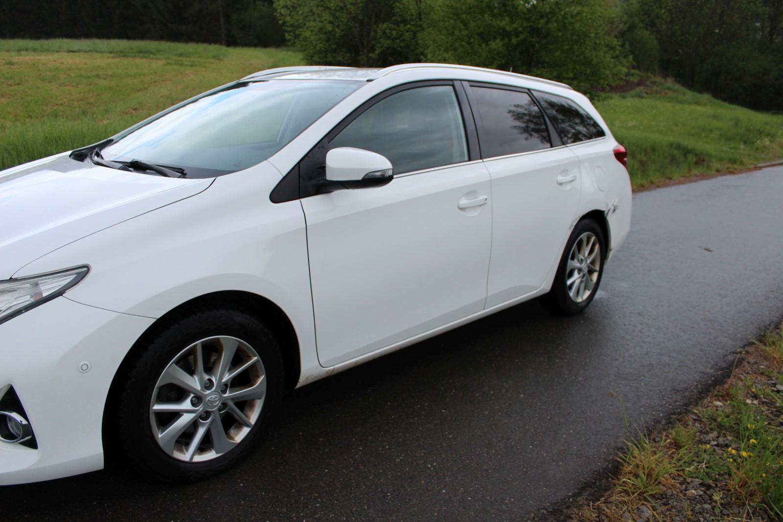 Toyota Auris 2014 — rear view