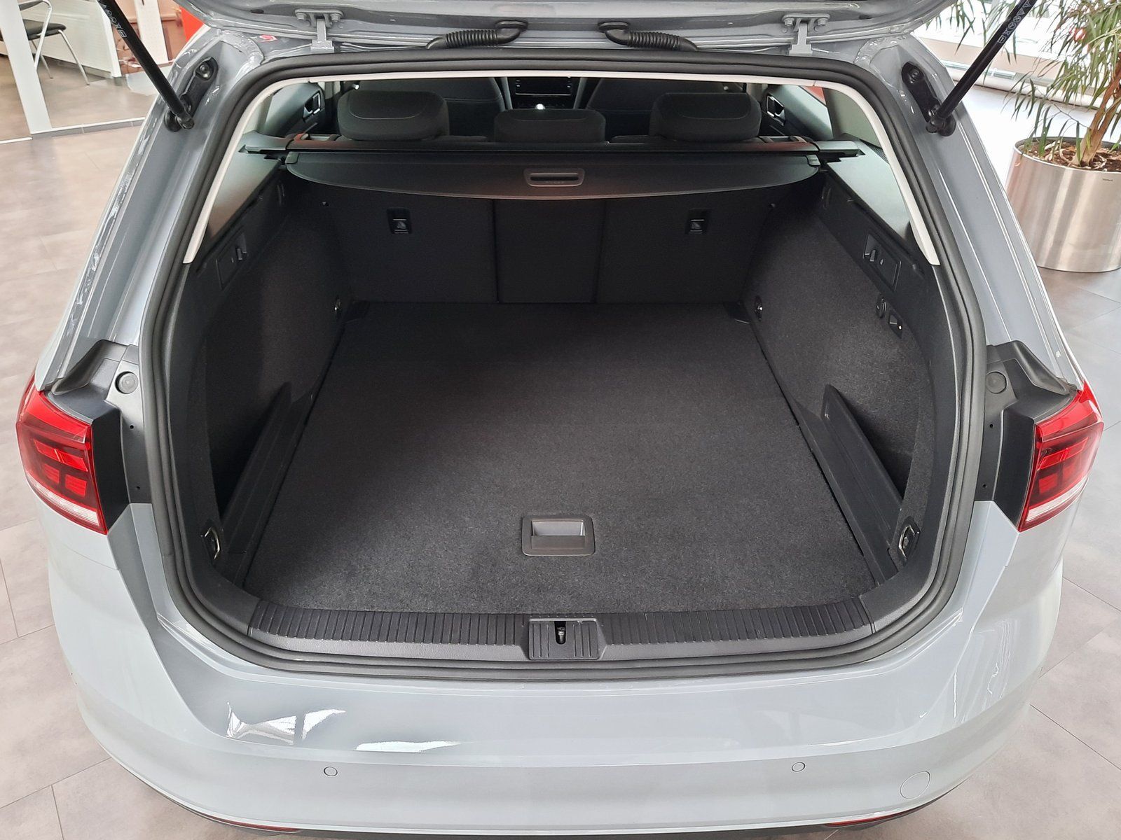 Fahrzeugabbildung Volkswagen Passat Variant Business TSI DSG *AHK*Navi*Cam*
