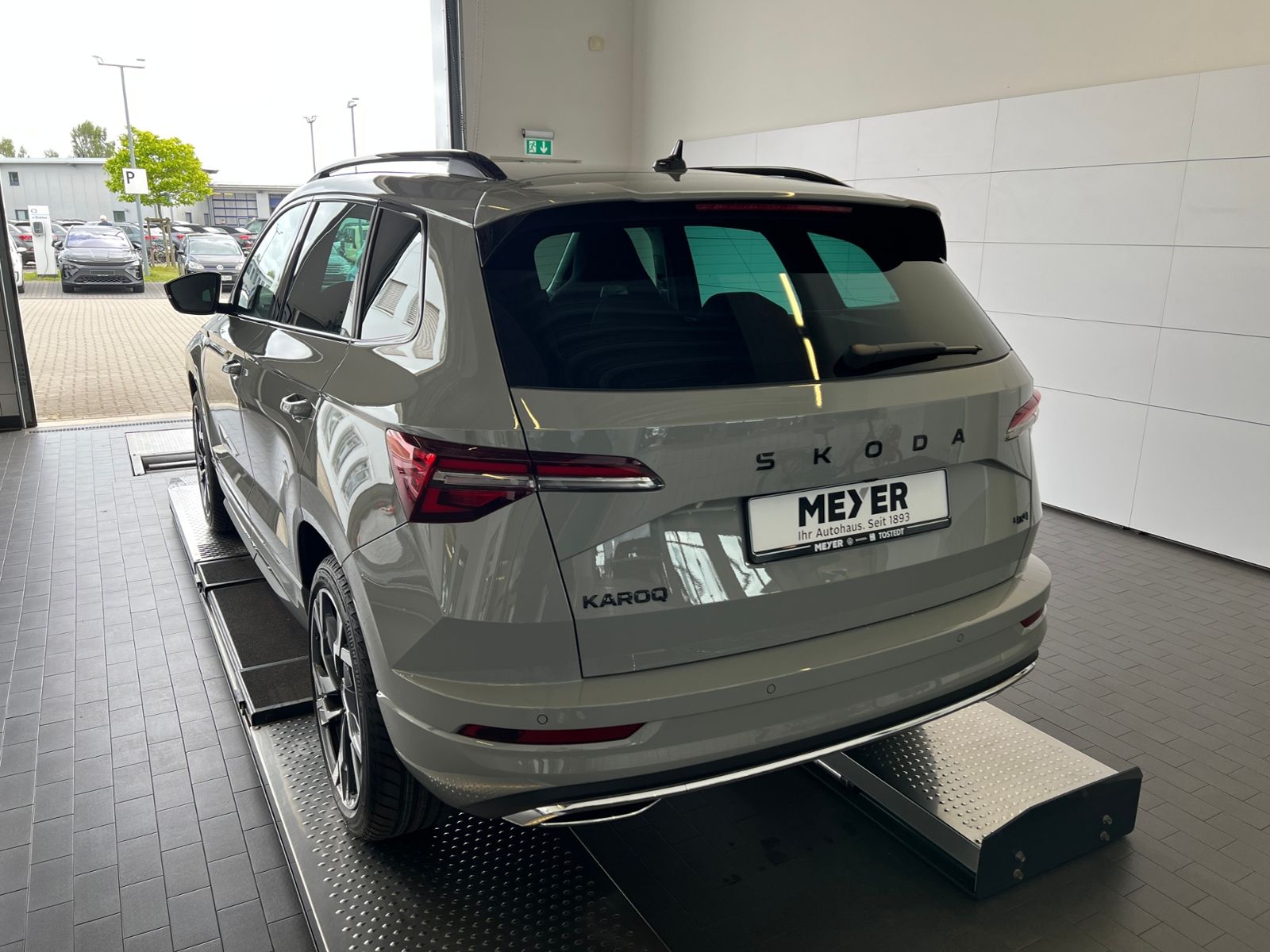 Fahrzeugabbildung SKODA Karoq Sportline 2.0 TDI DSG *CANTON, AHK, Navi,