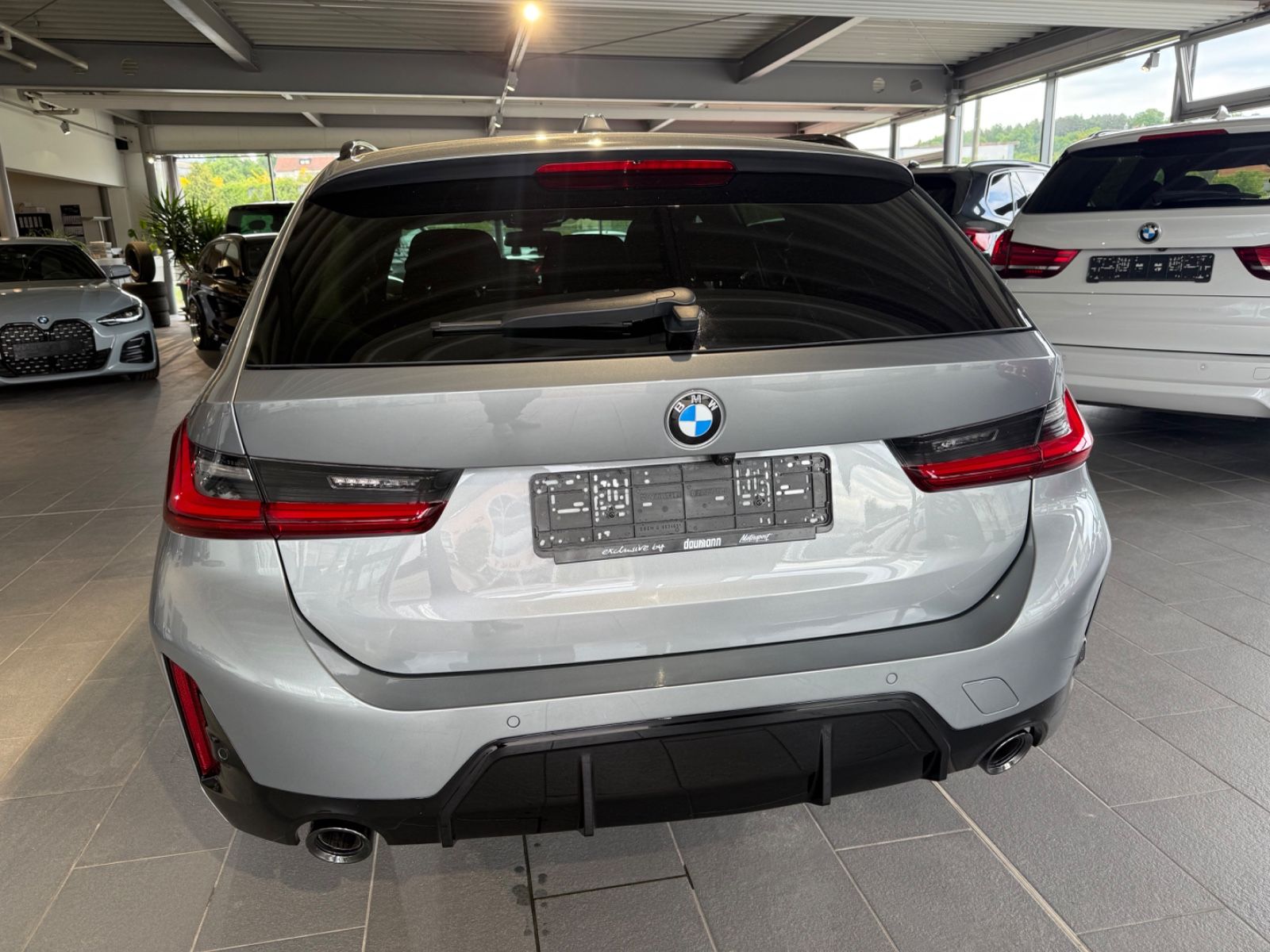 Fahrzeugabbildung BMW 320d Touring xDrive MSport*LED*HK*AHK*MSitze*360