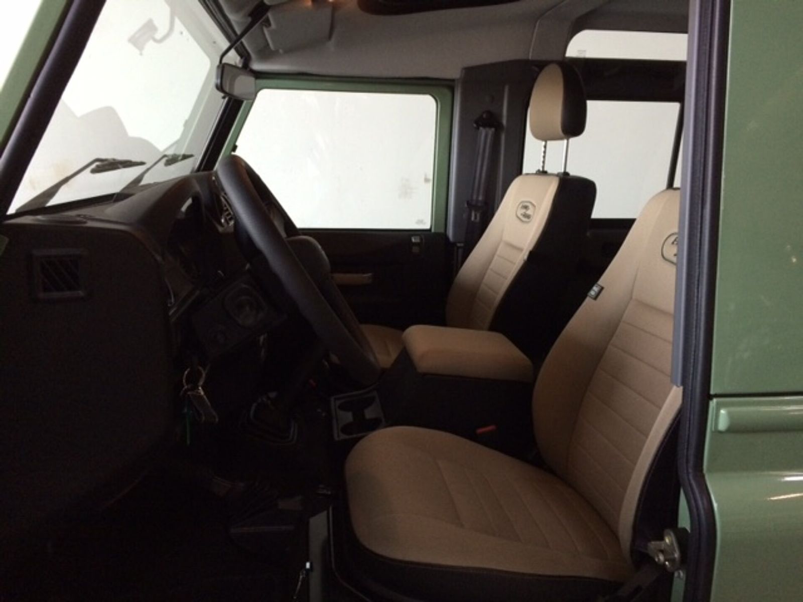 Land Rover 90 Heritage HUE Limited Edition 2015 final editi imagem 3