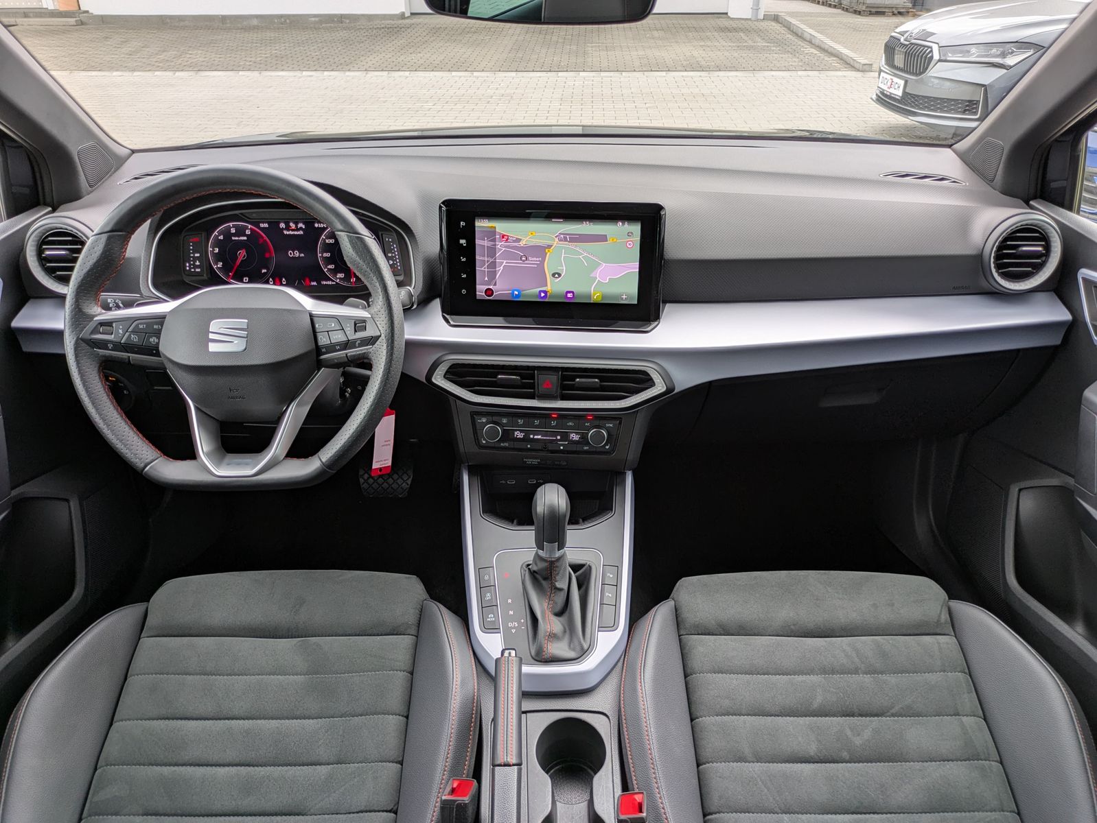 Fahrzeugabbildung SEAT Arona 1.0 TSI FR DSG AHK*ACC*LED*APP*DAB*KAMERA