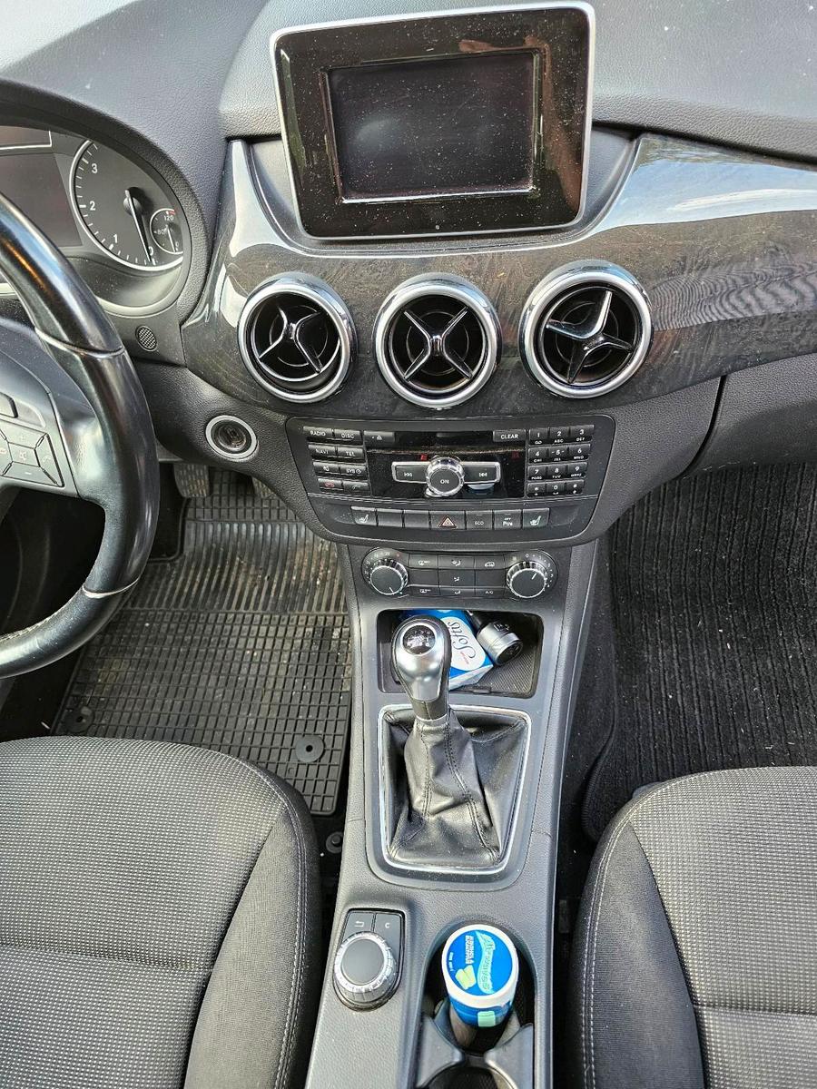 Mercedes-Benz B180 2012 — photo 13