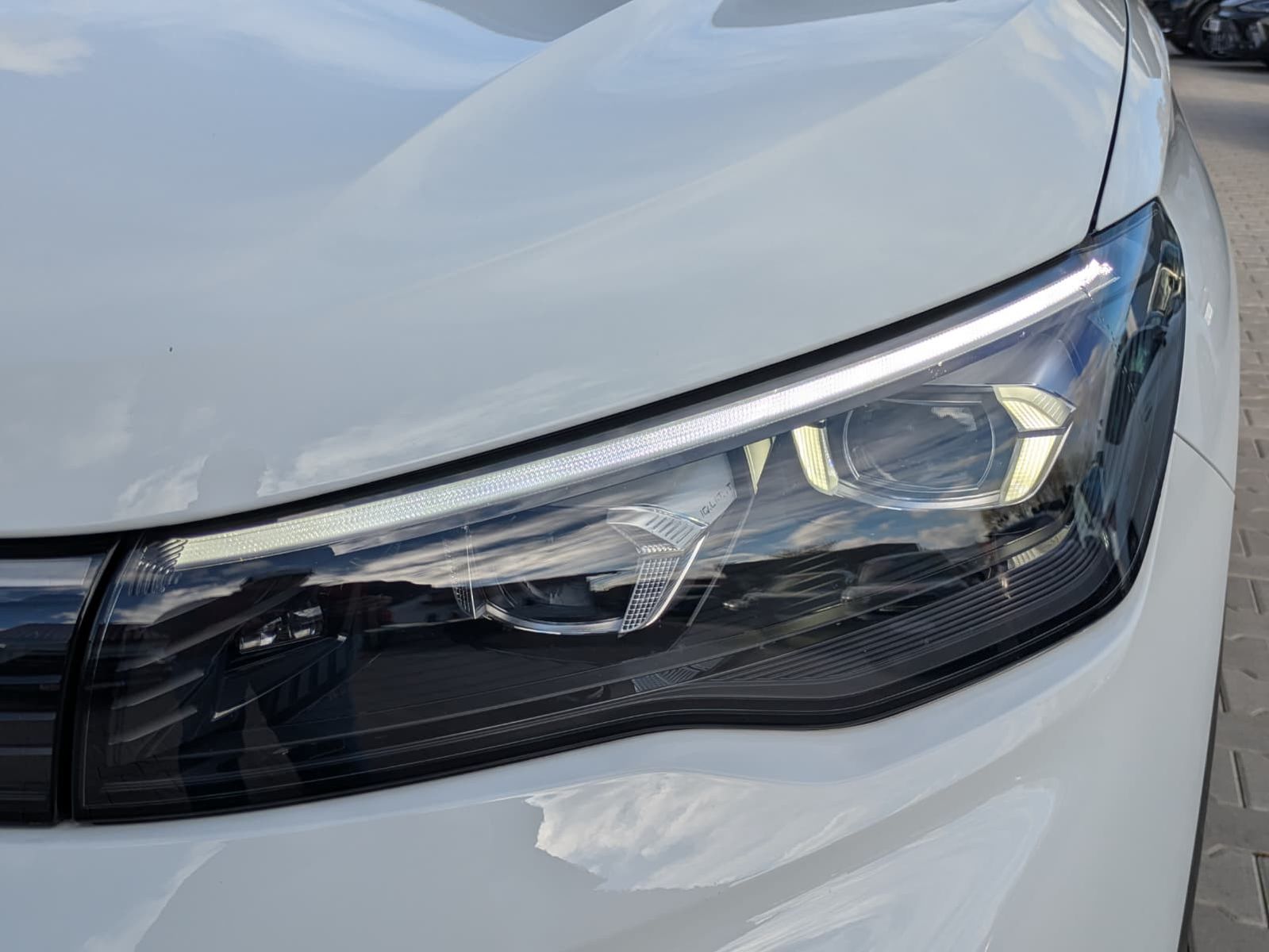 Fahrzeugabbildung Volkswagen Tiguan 2.0 TDI 4M R-Line PANO*H&K*AHK*MATRIX*20"