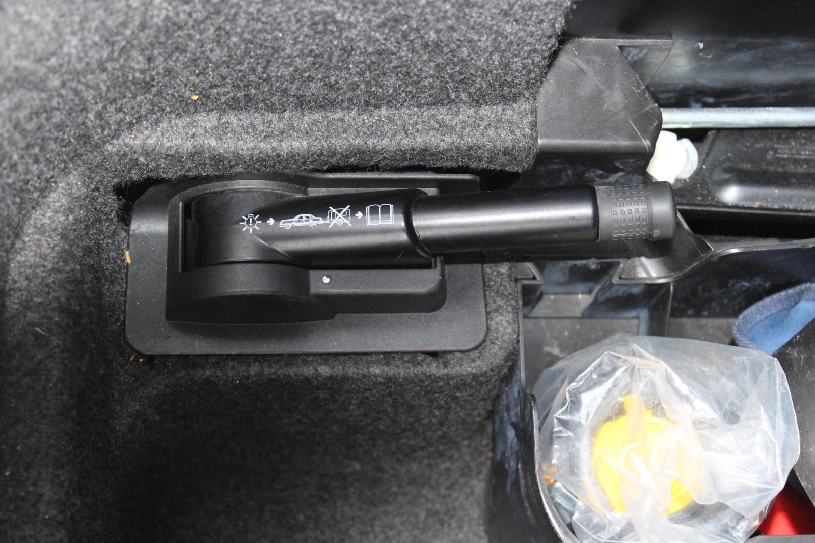 Mercedes-Benz E320 2005 — photo 26