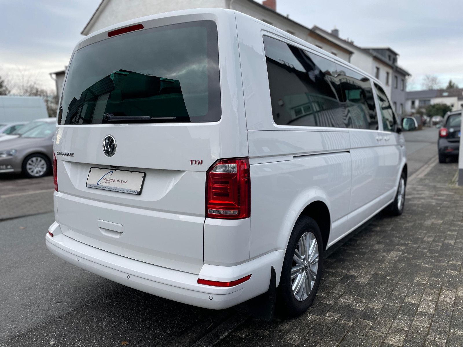 Fahrzeugabbildung Volkswagen T6 Caravelle Comfortline lang 9Sitze Automatik