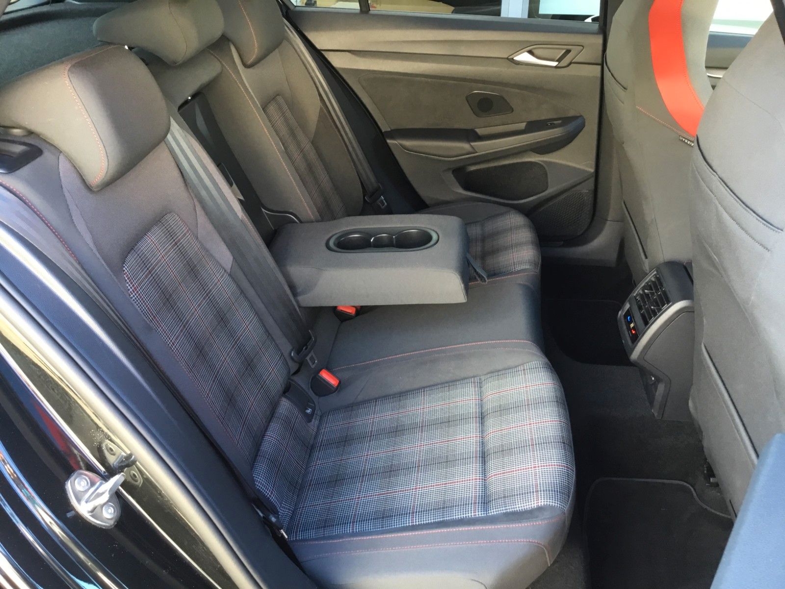 Fahrzeugabbildung Volkswagen Golf GTI+MatrixLED+18"+AHK+Pano+H&K+ACC
