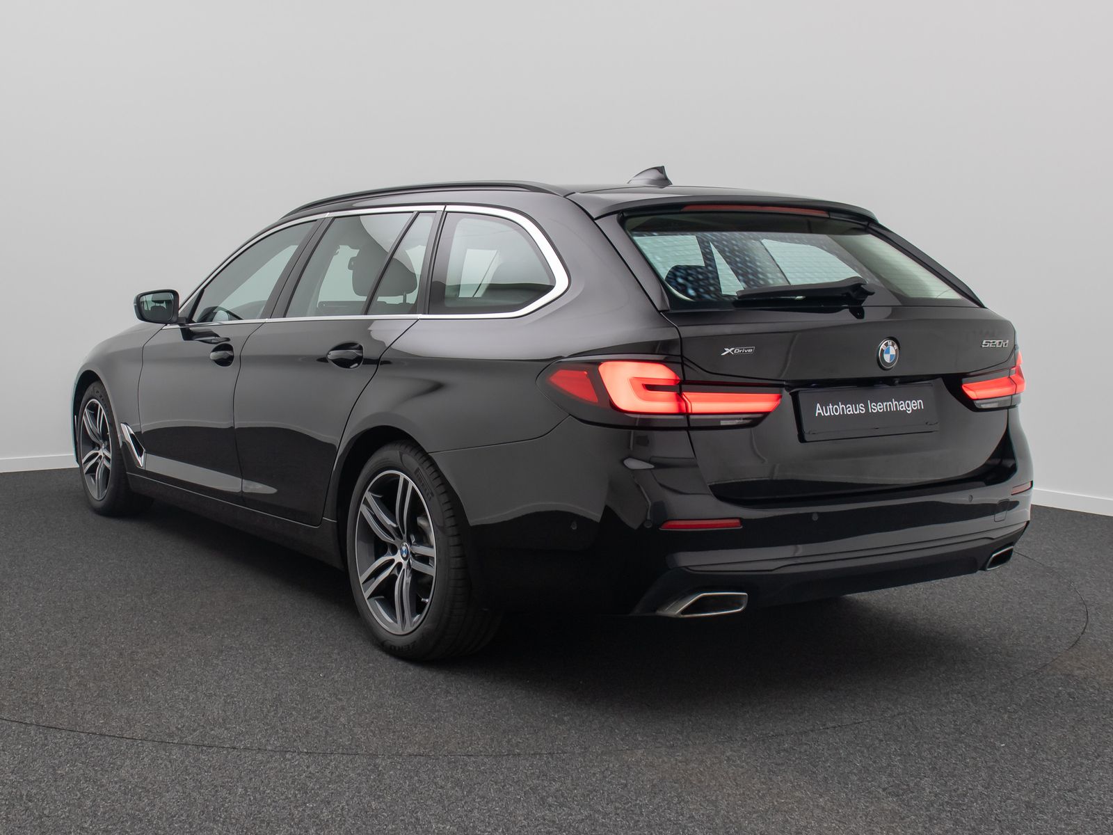 Fahrzeugabbildung BMW 520d xD Kamera HUD DAB Laser Panorama Leder 19"