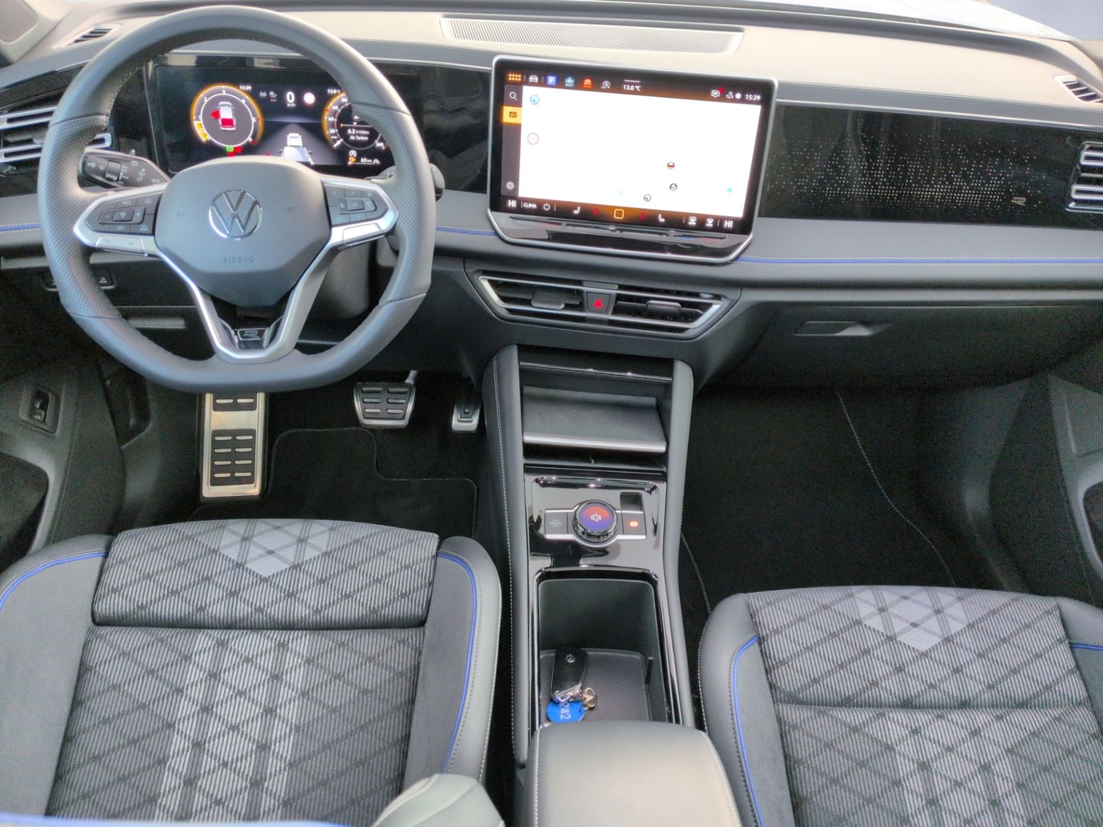 Tiguan 2.0 TDI DSG 4M R-Line STHZ+PANO+MATRIX+