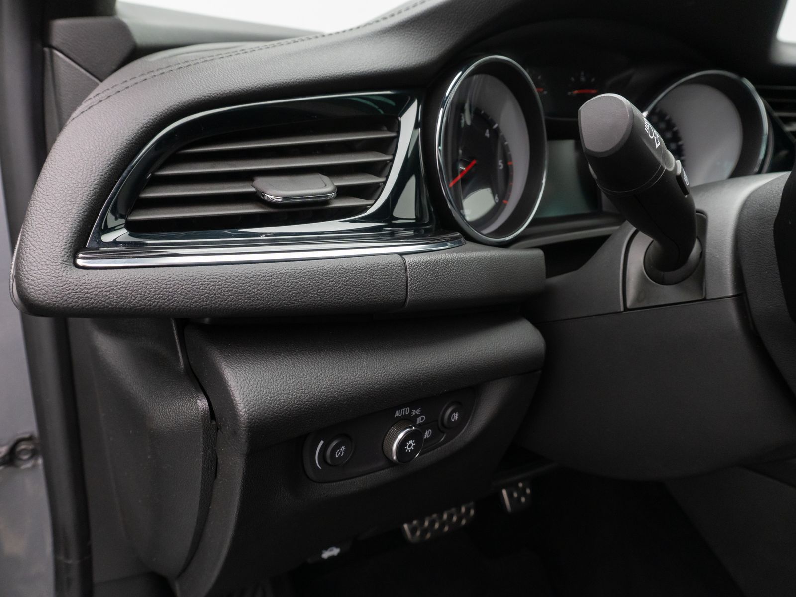 Fahrzeugabbildung Opel Insignia Innovation 4x4 Kamera FahrAssist Navi 1