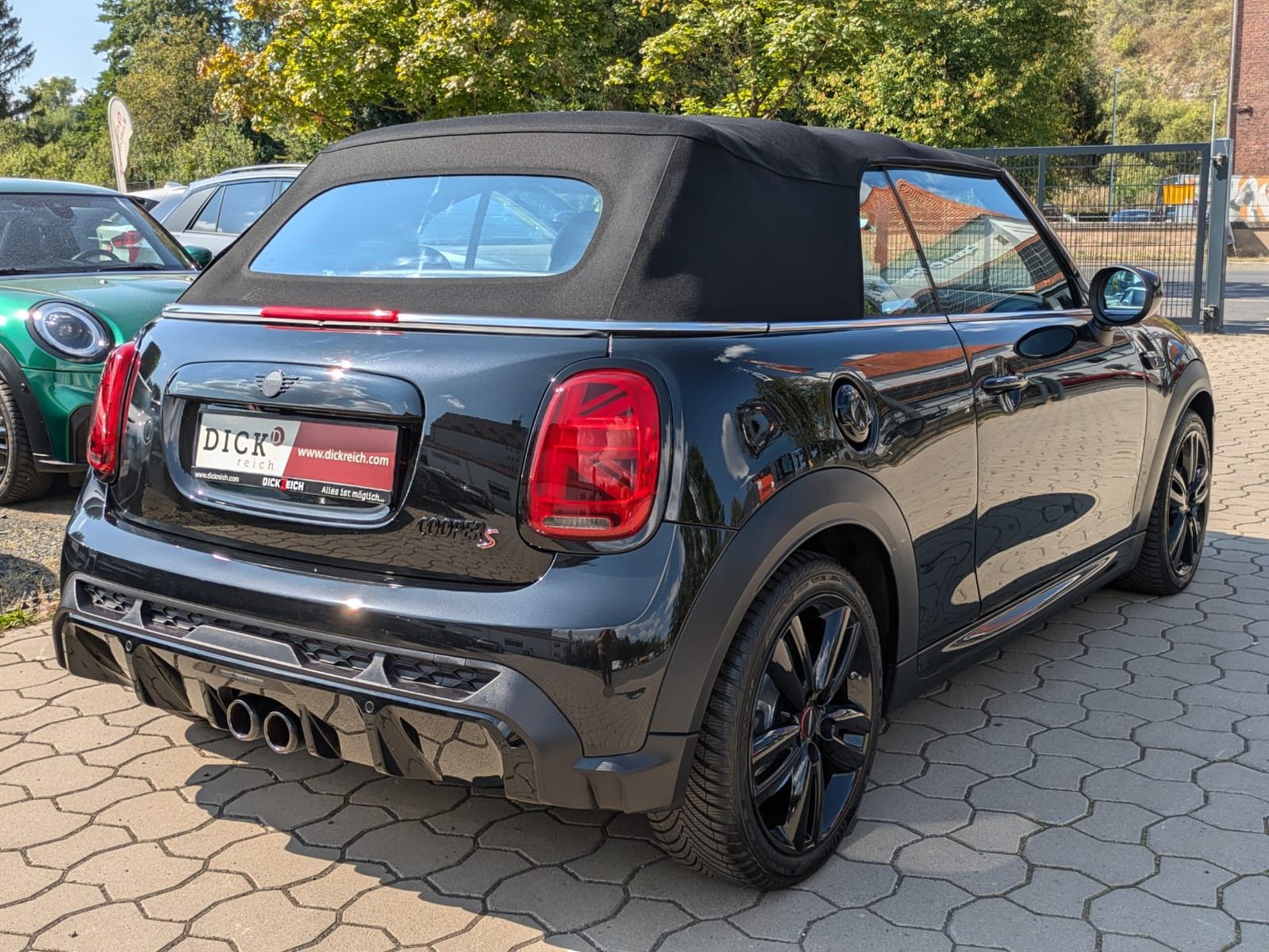 Fahrzeugabbildung MINI Cooper S Cabrio John JCW LED/TEMP/HARMAN/CAM/HuD