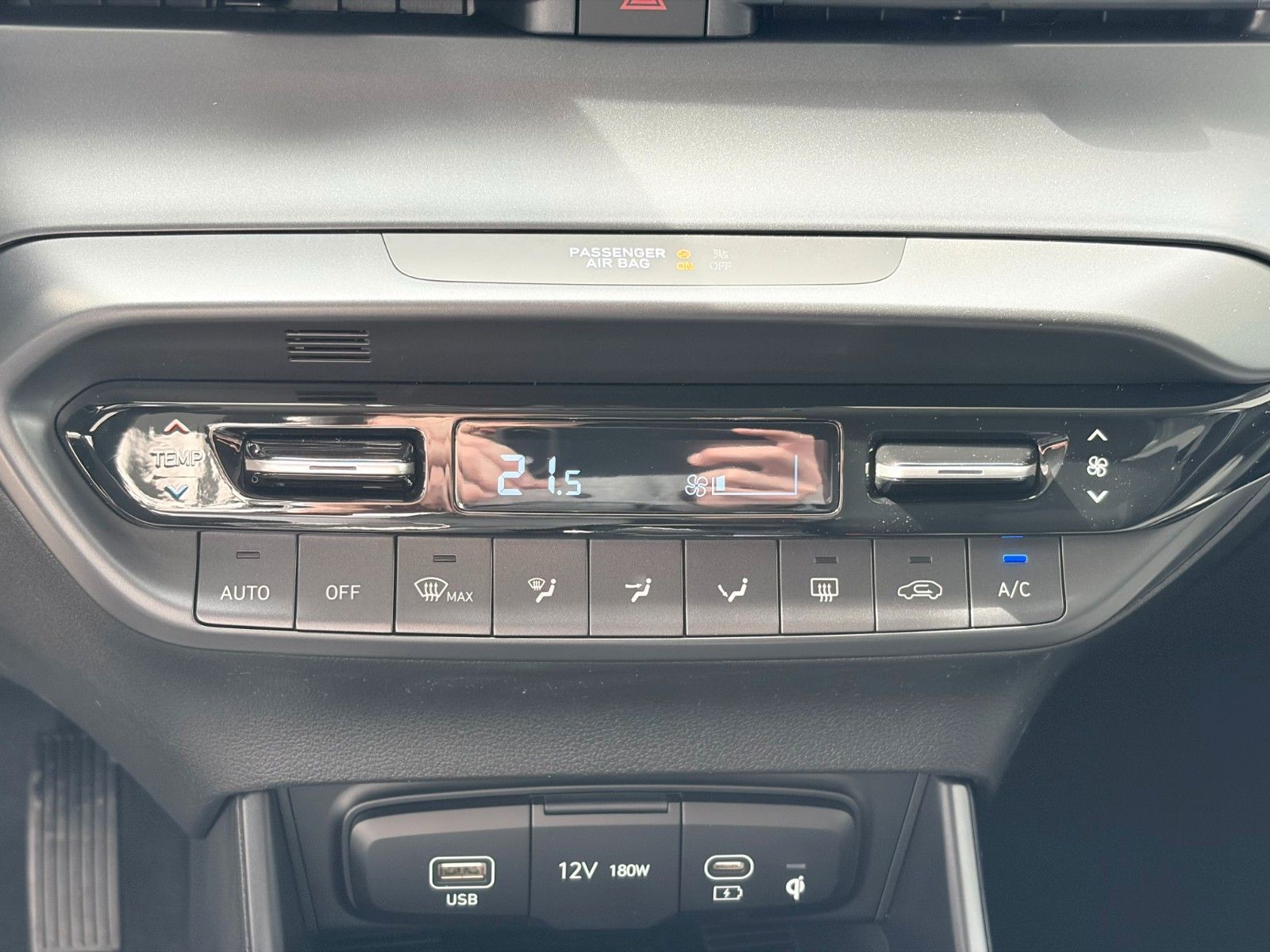 Fahrzeugabbildung Hyundai i20 1.0 T-GDI Prime Kamera,LED,Navi,SHZ,Keyless