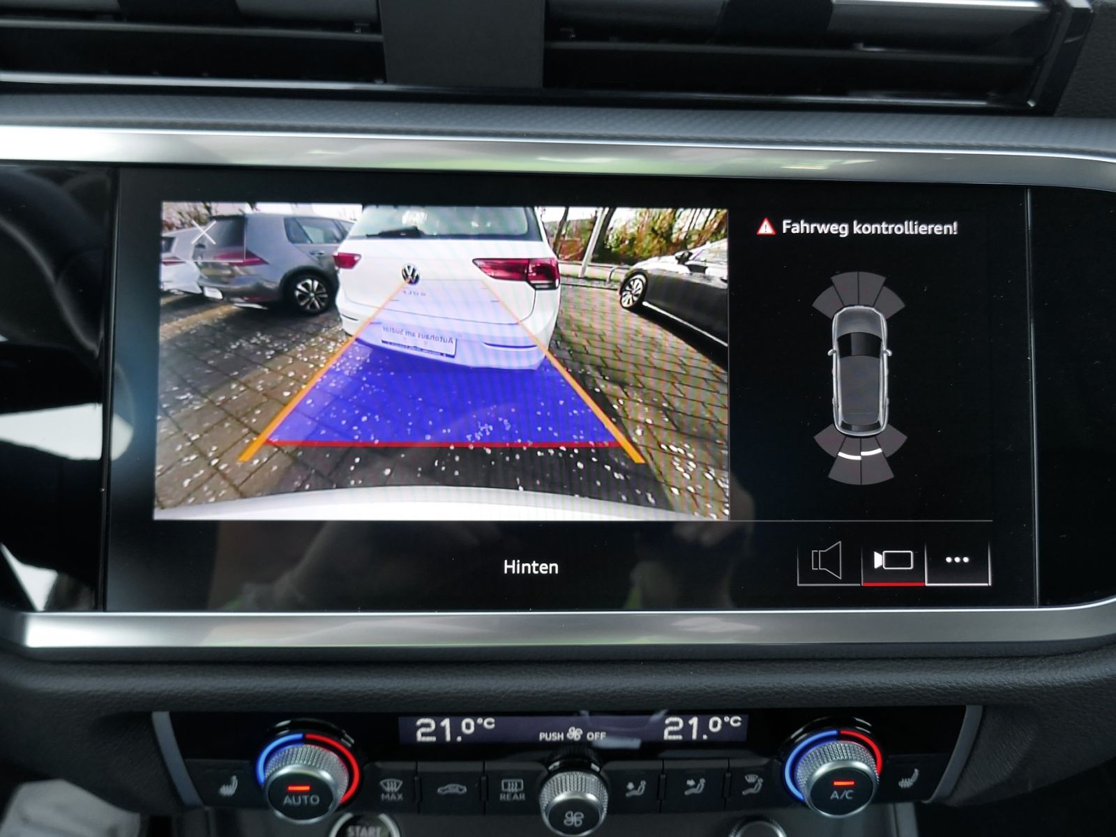 Fahrzeugabbildung Audi Q3 35 Advanced 2.0 TDI S-tronic | LED AHK RFK