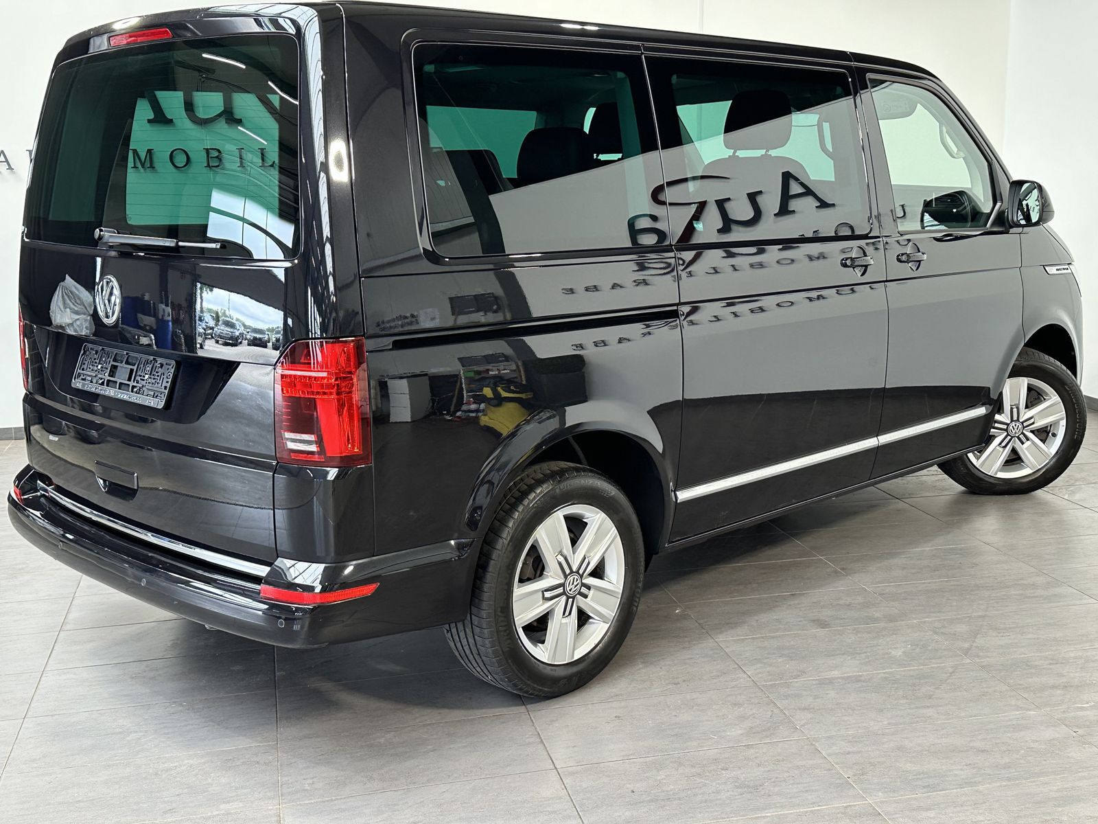 Fahrzeugabbildung Volkswagen T6.1 Multivan 2.0 TDI DSG NAV+LED+ACC+CARPLAY+PP