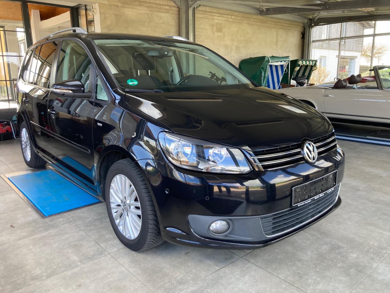 Volkswagen Touran 1.6TDI Cup Scheckheft AHK Navi Shzg.