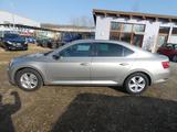 Skoda Superb Lim. Ambition - Skoda Superb mit Benzin-Antrieb: Limousine, Schaltgetriebe