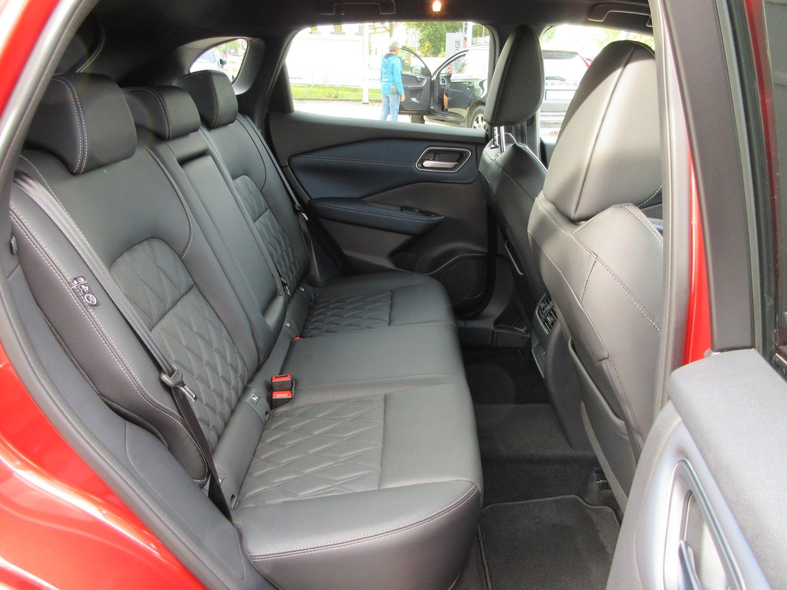 Fahrzeugabbildung Nissan Qashqai 1.3 Xtronic Automatik | Tekna+