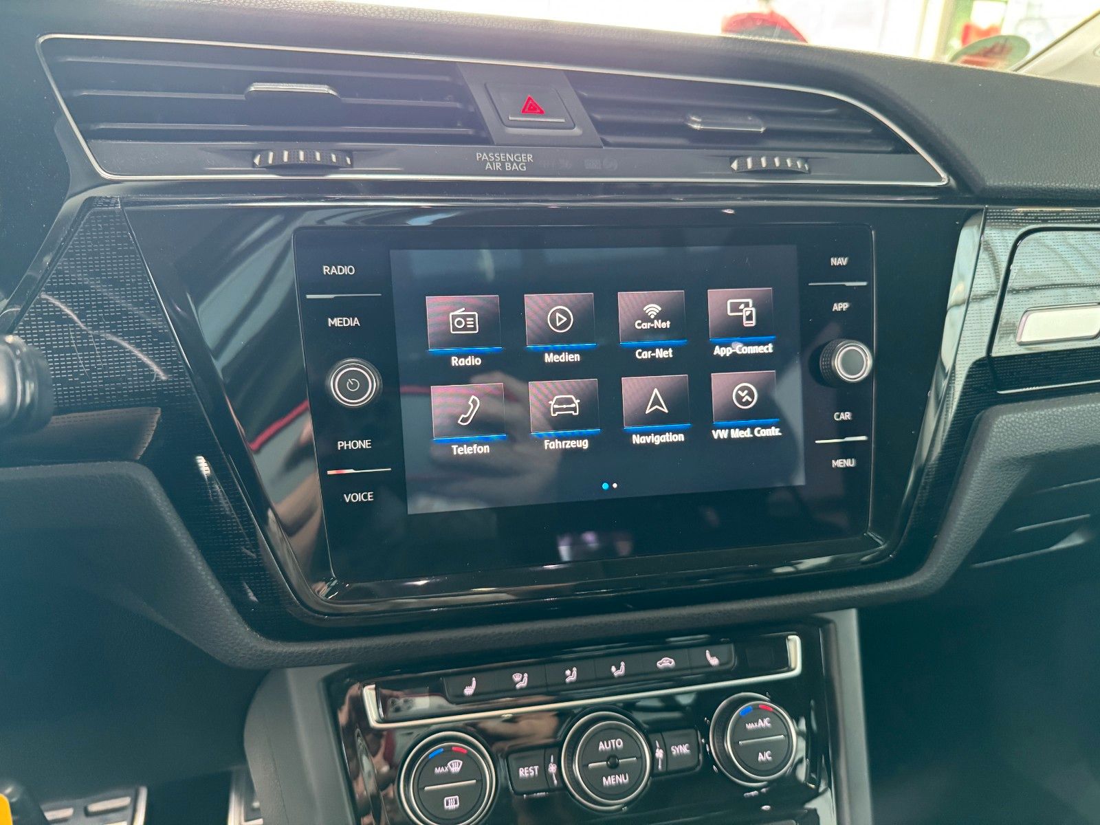 Fahrzeugabbildung Volkswagen Touran 1.4 TSI Automatik Sound "LED Spiegel-P."