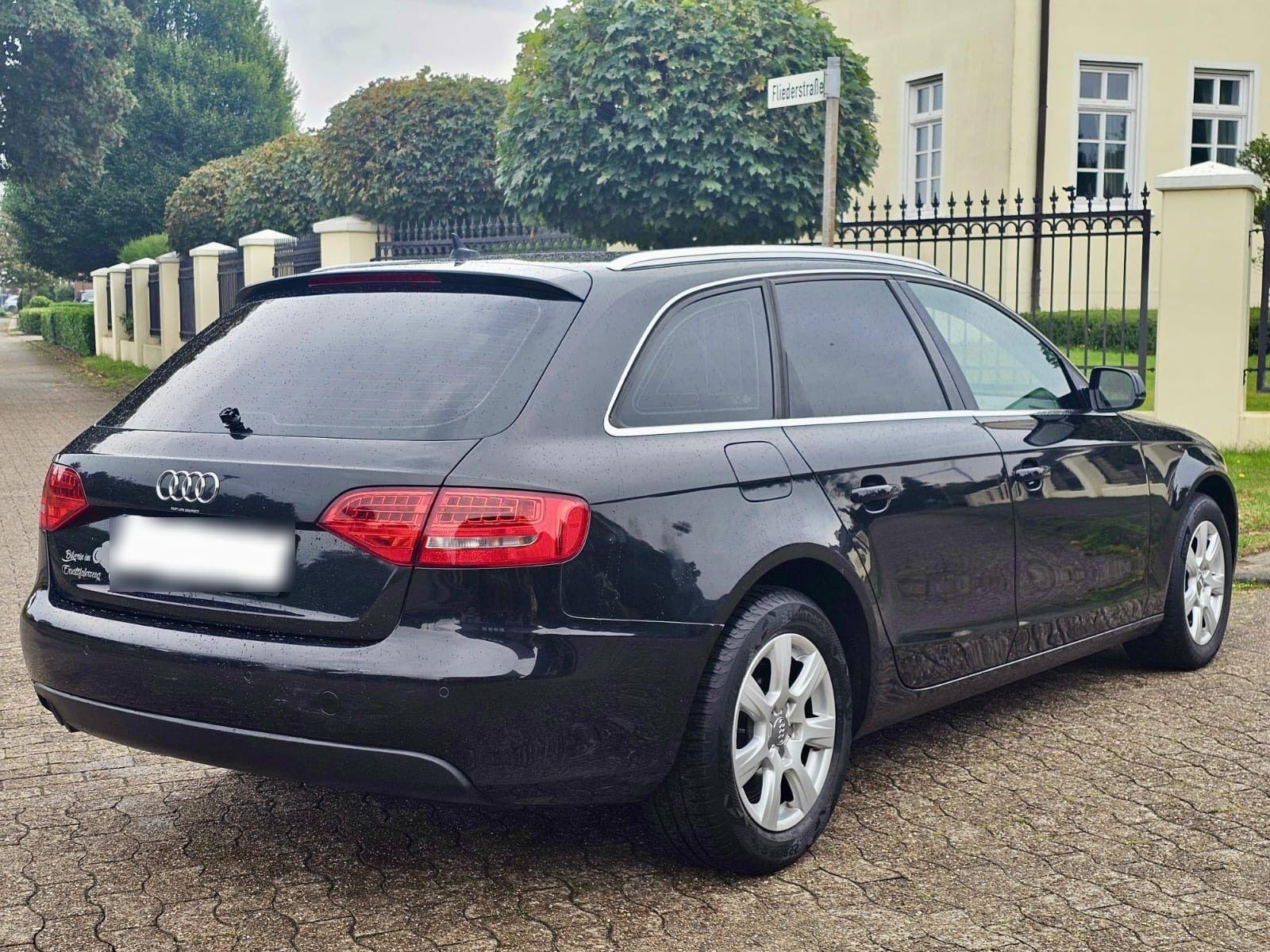 Audi A4 2009 — engine