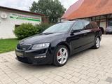 Skoda Octavia 2.0 TDI RS Combi *AHK*Xenon*SHZ*PDC - Skoda Octavia: RS TDI Combi