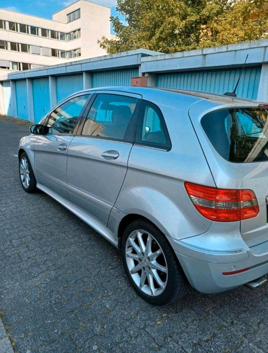 Mercedes-Benz B200 2006 — interior