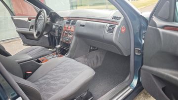 Mercedes E 230 - 11
