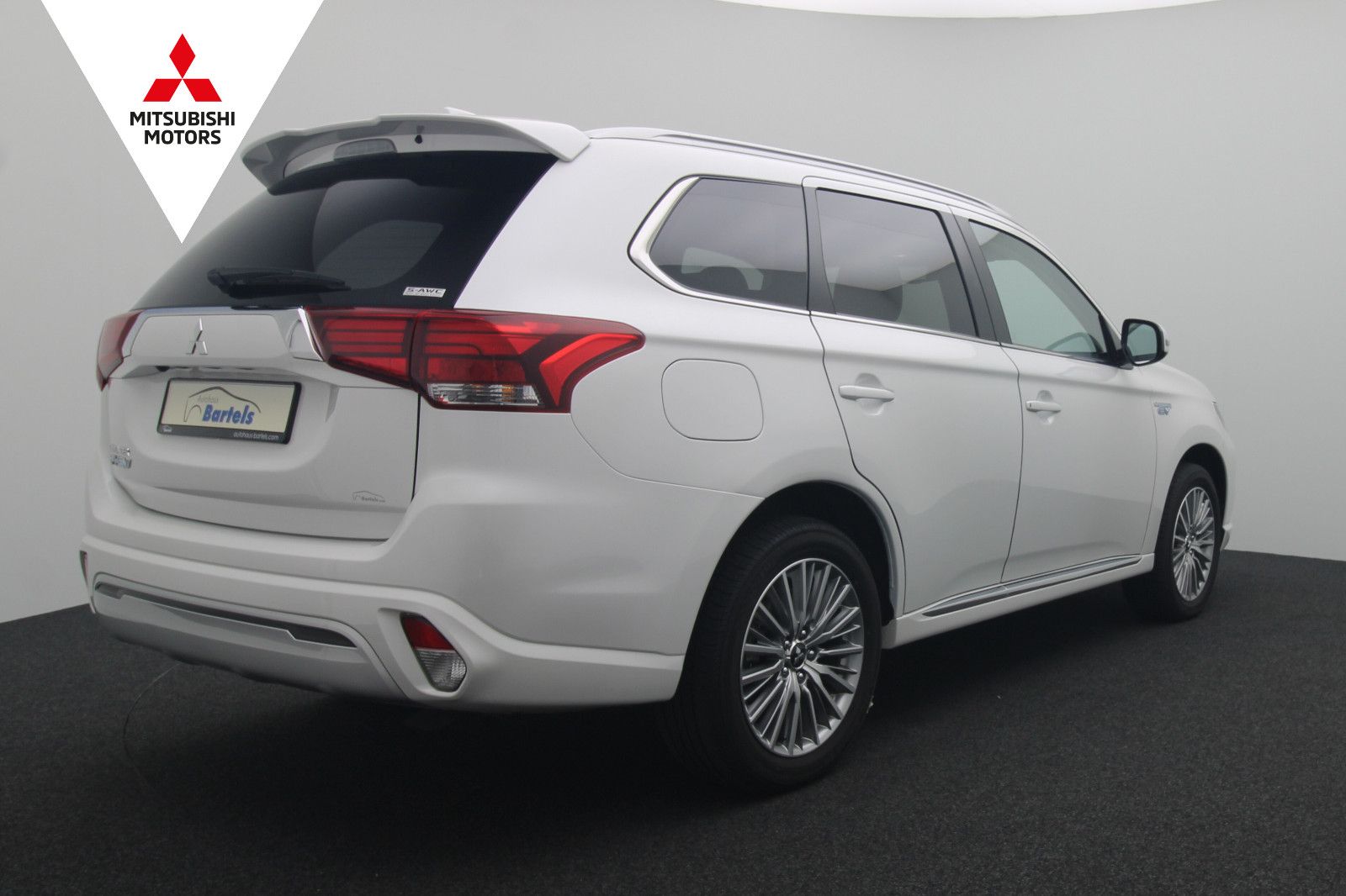 Fahrzeugabbildung Mitsubishi Outlander PHEV 2.4 Basis 4WD