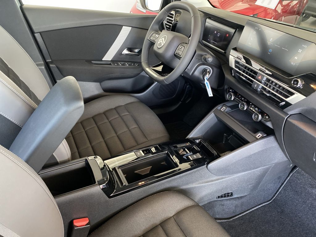 Fahrzeugabbildung Citroën C4 Hybrid 145 PLUS *Allwetterreifen*beh. Frontsc