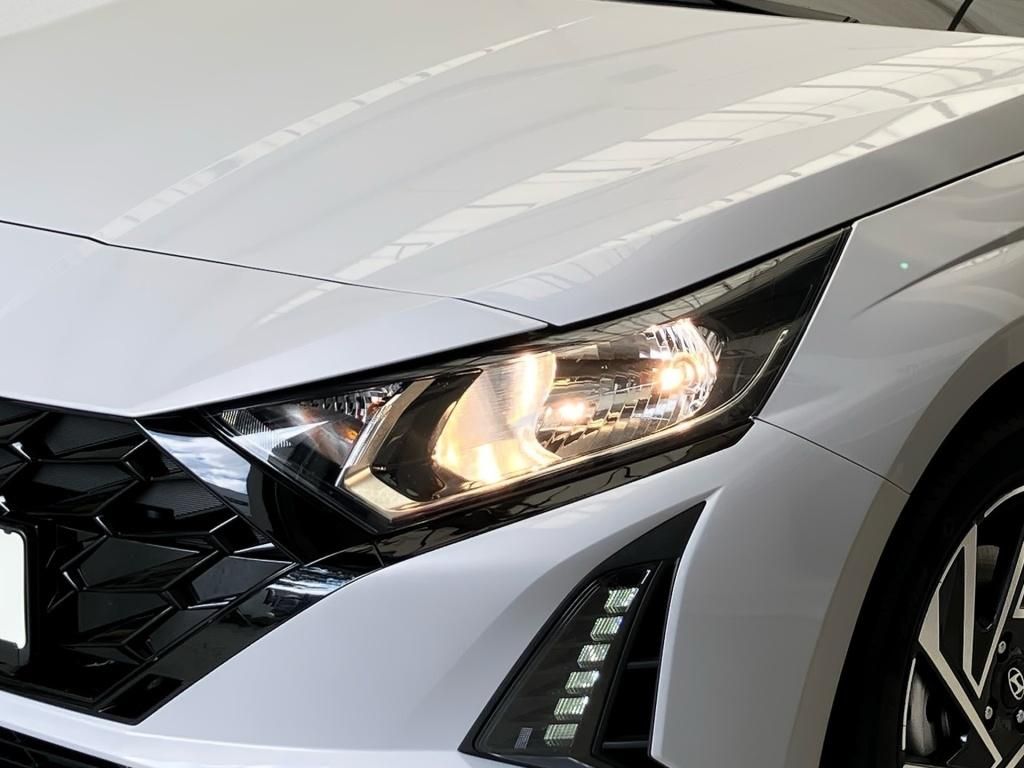 Fahrzeugabbildung Hyundai i20 FL (MY25) 1.0 T-GDI (100 PS) 6-MT 2WD Navi