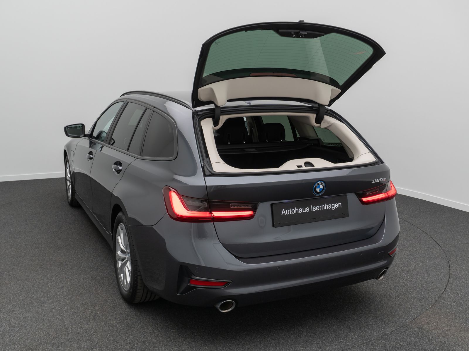 Fahrzeugabbildung BMW 320e DAB CockPitPro Lordos PDC Stop&Go Alarm LED