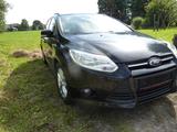 Ford Focus 1,6 Ti-VCT 77kW Zahnriemen erneuert - Ford Focus aus 2011: Kombi