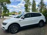 Volkswagen Tiguan Allsp*Comfortl*7-SITZE*NAVI*ACC*2-HD* - VW Tiguan Allspace in Essen