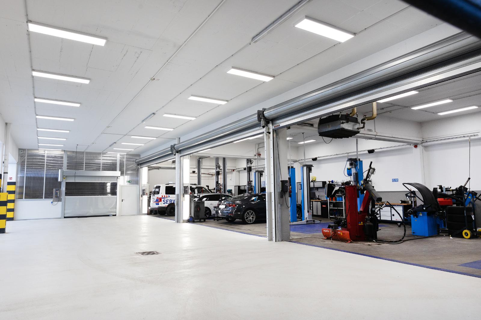 showroom-image-top