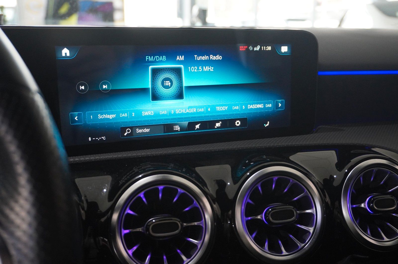 Fahrzeugabbildung Mercedes-Benz A 180 AMG LINE 7G-DCT NAVI/LED/VIRT./KAMERA/DAB+