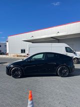 Tesla Model Y Performance Dual Motor Performance + FSD - Tesla Model Y in Berlin