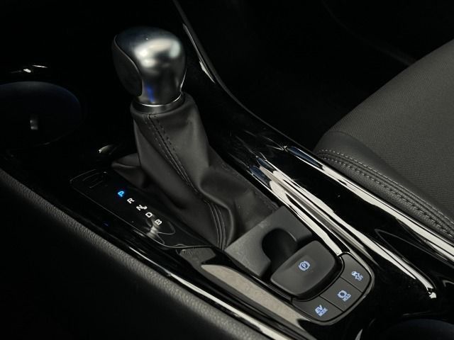 Fahrzeugabbildung Toyota C-HR 1.8 Hybrid Lounge Allwetter*Alu*AHK*Winterp