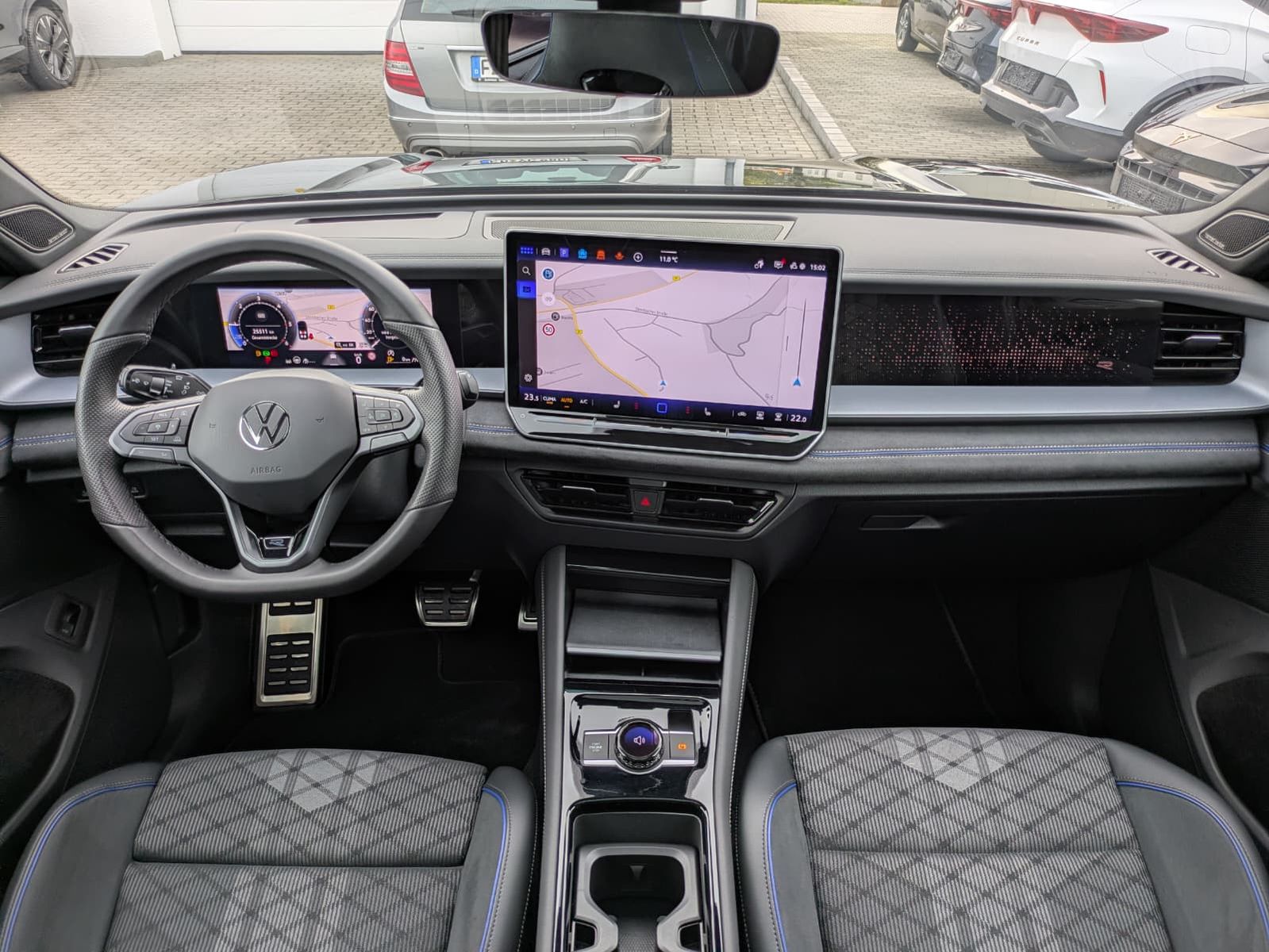 Fahrzeugabbildung Volkswagen Tayron 2.0 TDI 4M R-Line 7Si*MATRIX*AHK*PANO*HUD