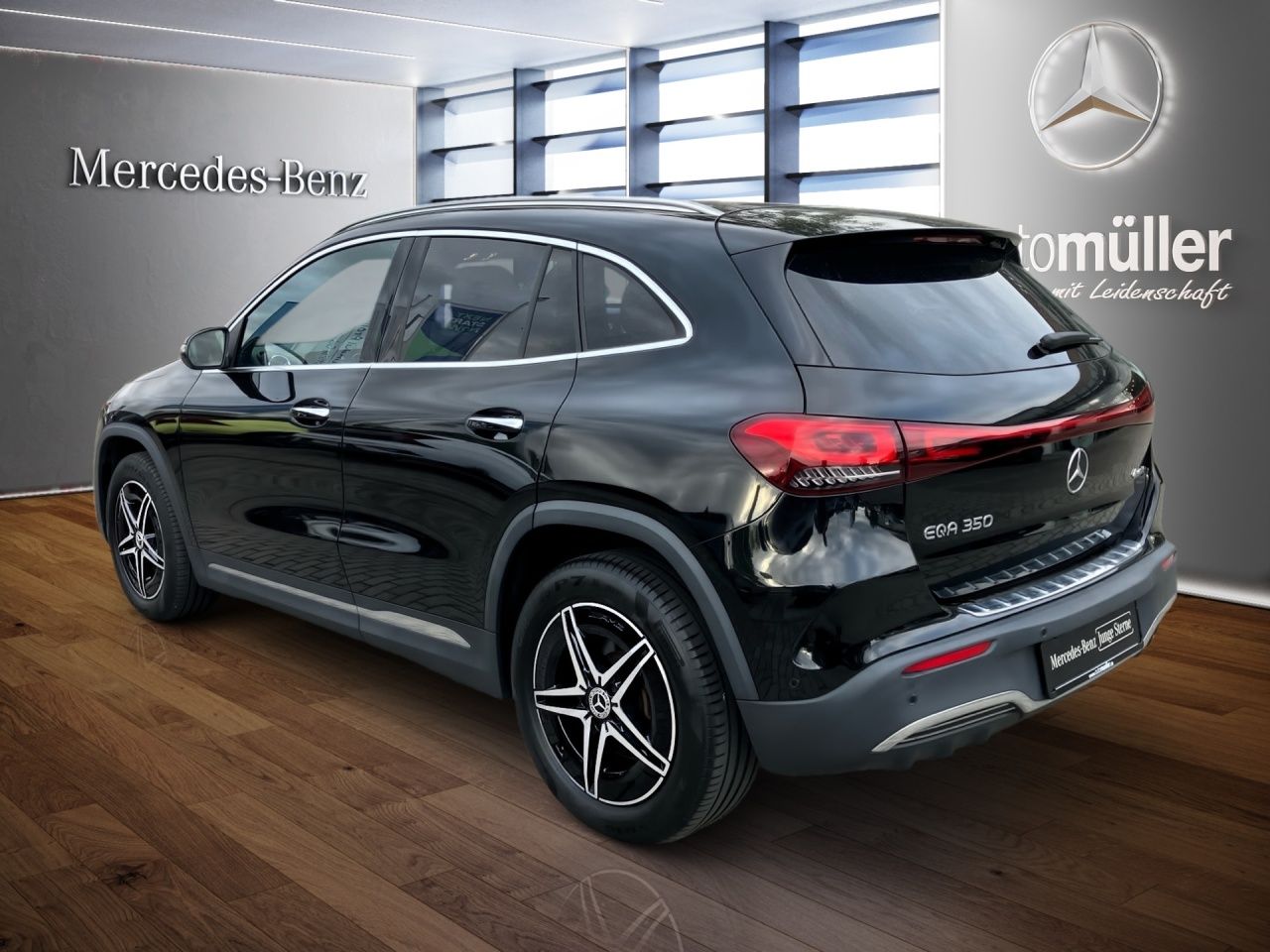 Fahrzeugabbildung Mercedes-Benz EQA 350 4M BONUS+AMG+AHK+PANO+BUR+MEM+360+DISTR+
