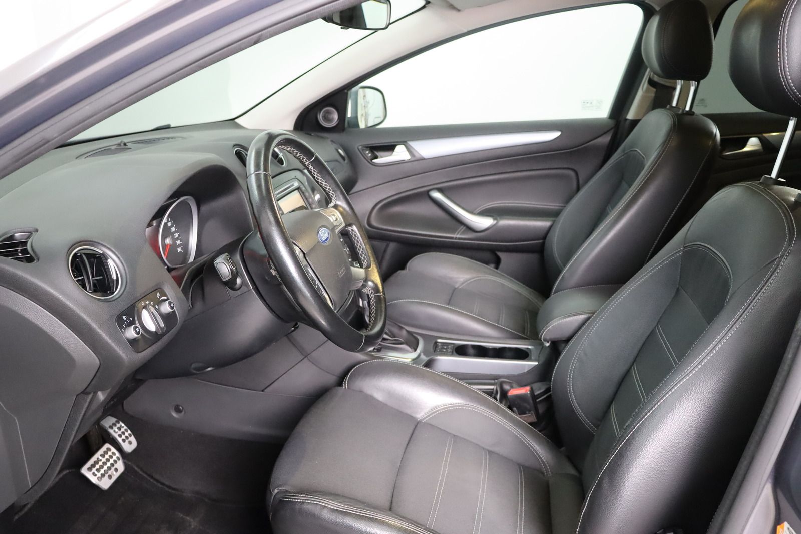 Fahrzeugabbildung Ford Mondeo 2.0TDCi Turnier * Navi * Memory * Sitzhz.