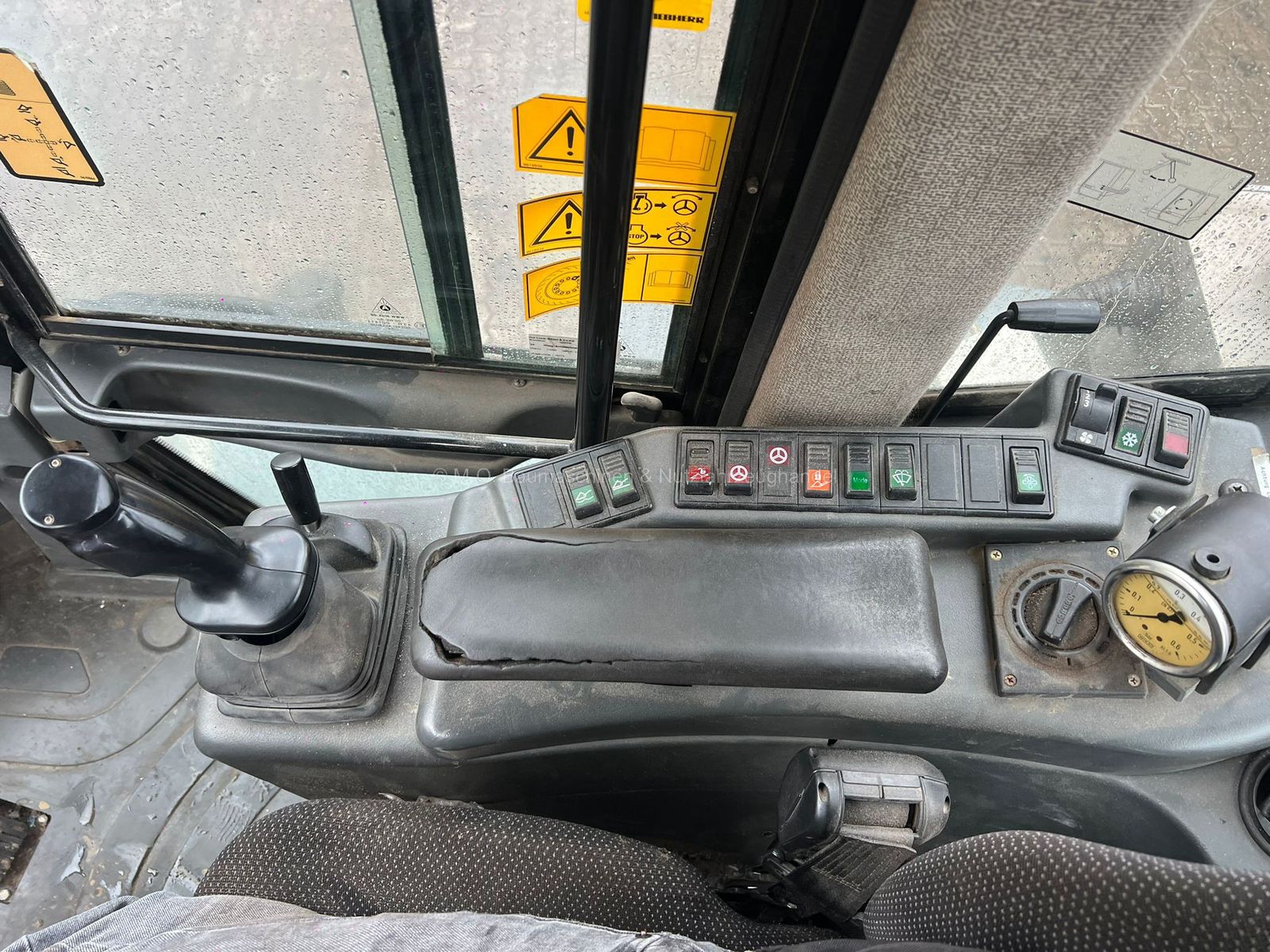 Fahrzeugabbildung Liebherr L 524 Radlader / AC / Klappschaufel