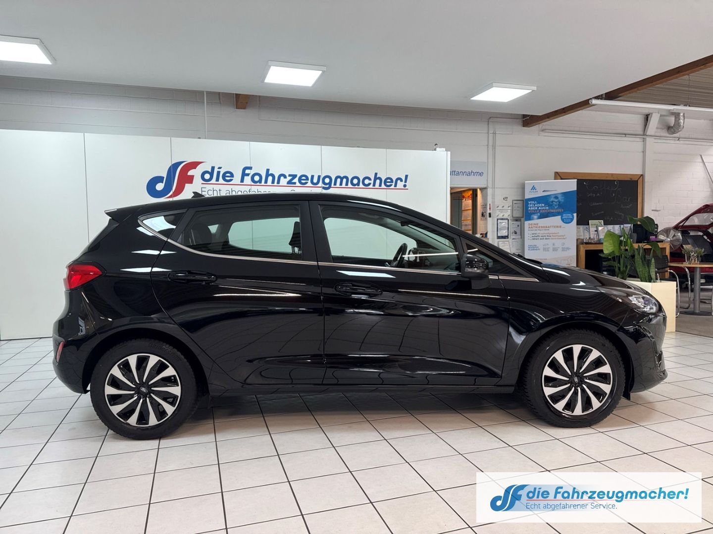 Fahrzeugabbildung Ford Fiesta Titanium Navi LED Blendfreies Fernl. Kurv