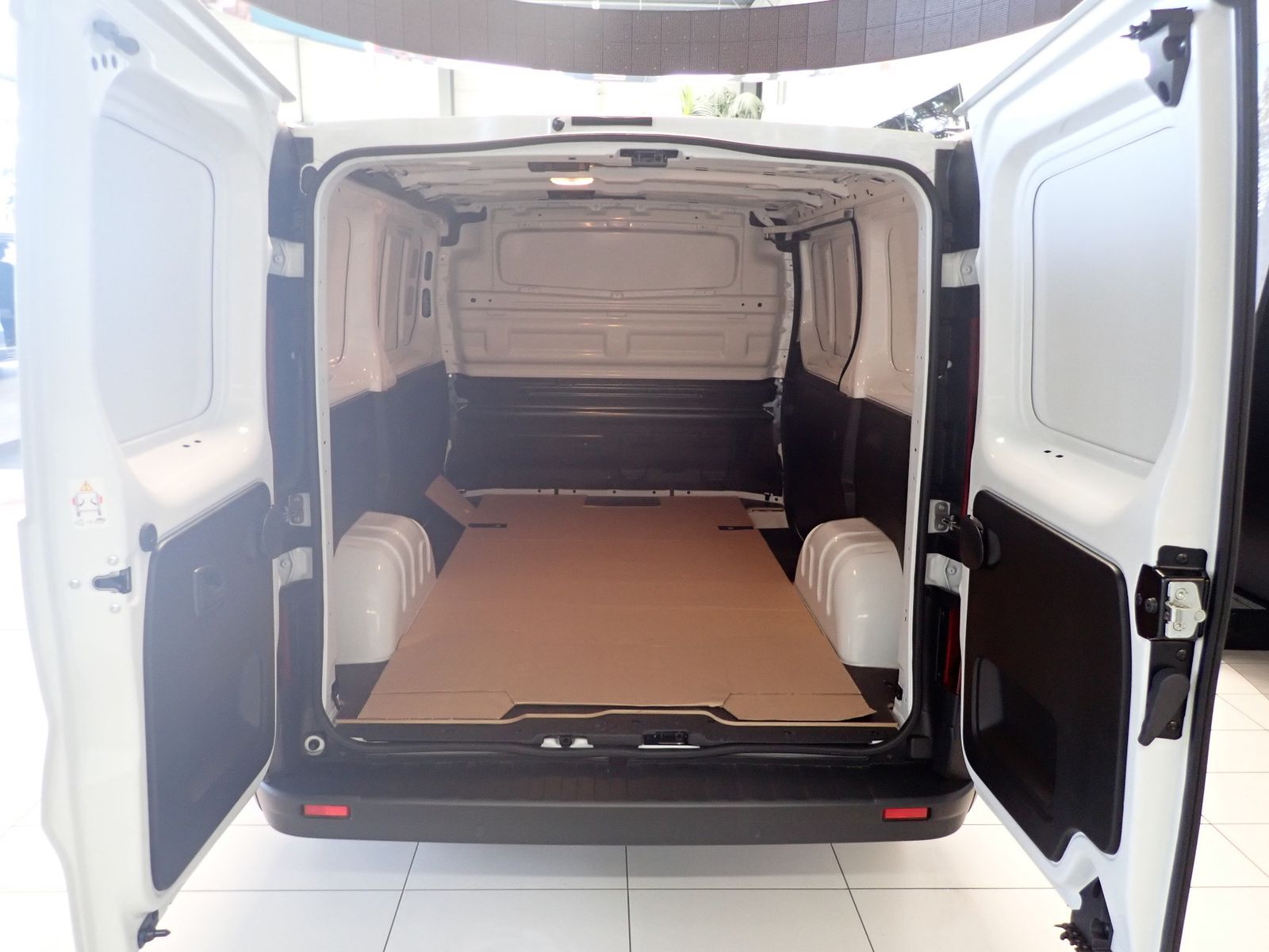 Fahrzeugabbildung Renault Trafic E-TECH 100% elektrisch Kastenwagen L1H1