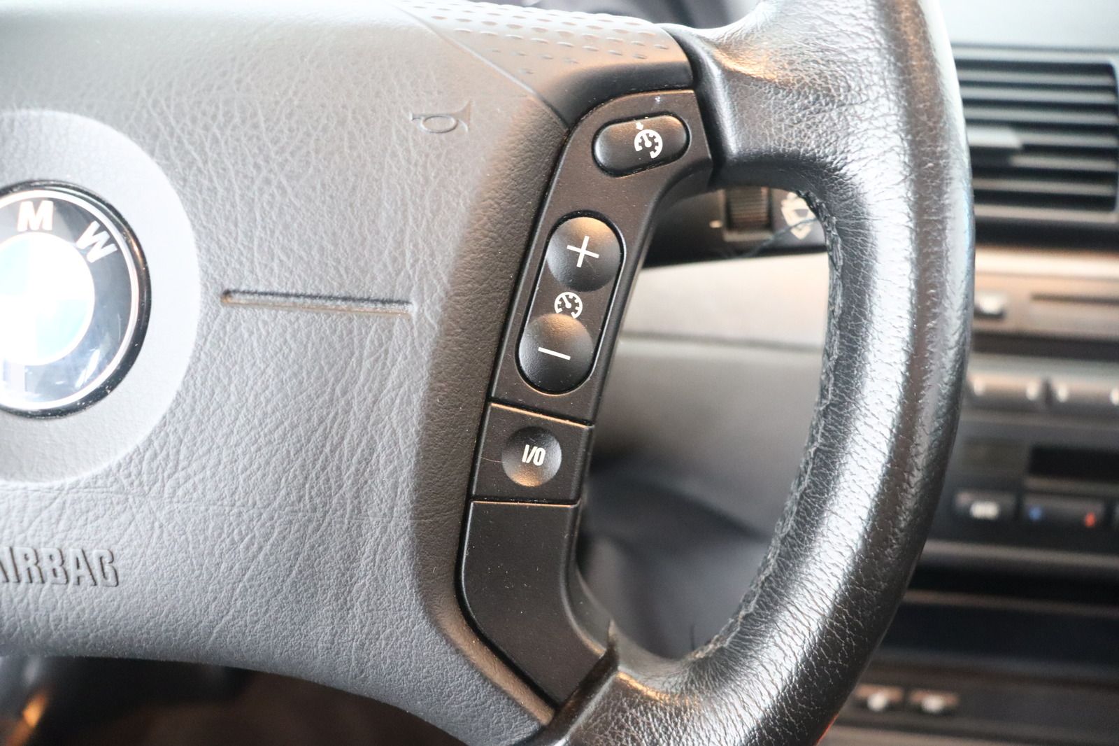 Fahrzeugabbildung BMW 318 i Automatik * SHZ * Xenon * HU/AU 03.27