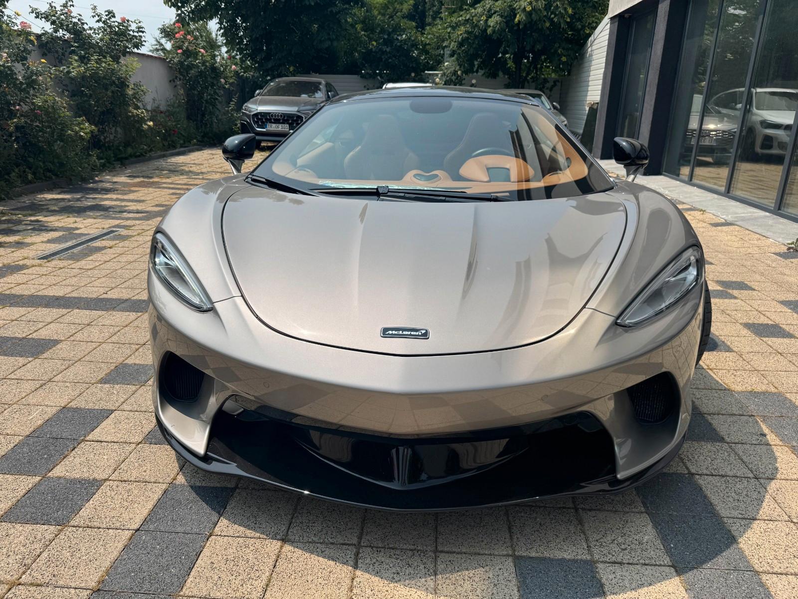 McLaren GT premium pack