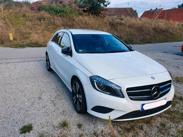 Mercedes-Benz Mercedes A 180 Urban, SH-gepfl. bei MB,