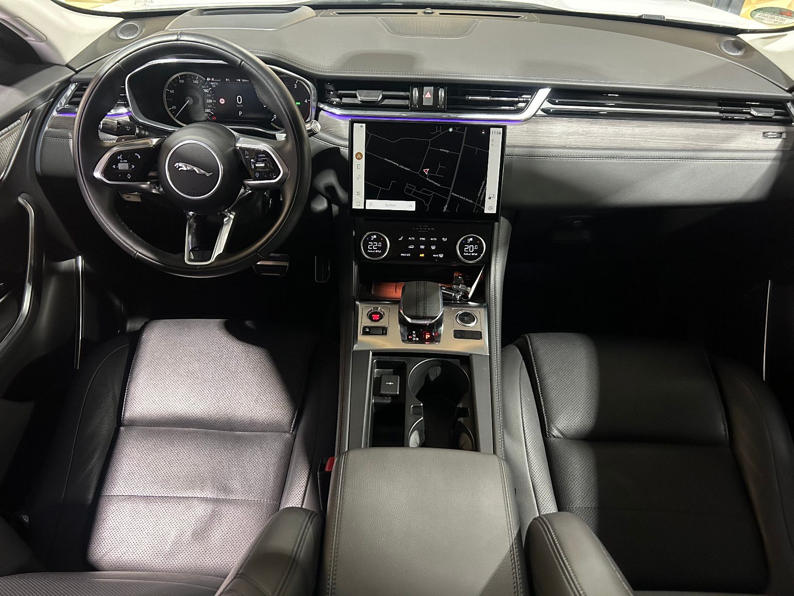 Fahrzeugabbildung Jaguar F-PACE SE AWD/HEAD-UP/MEMORY/ACC/KAMERA/APPLE