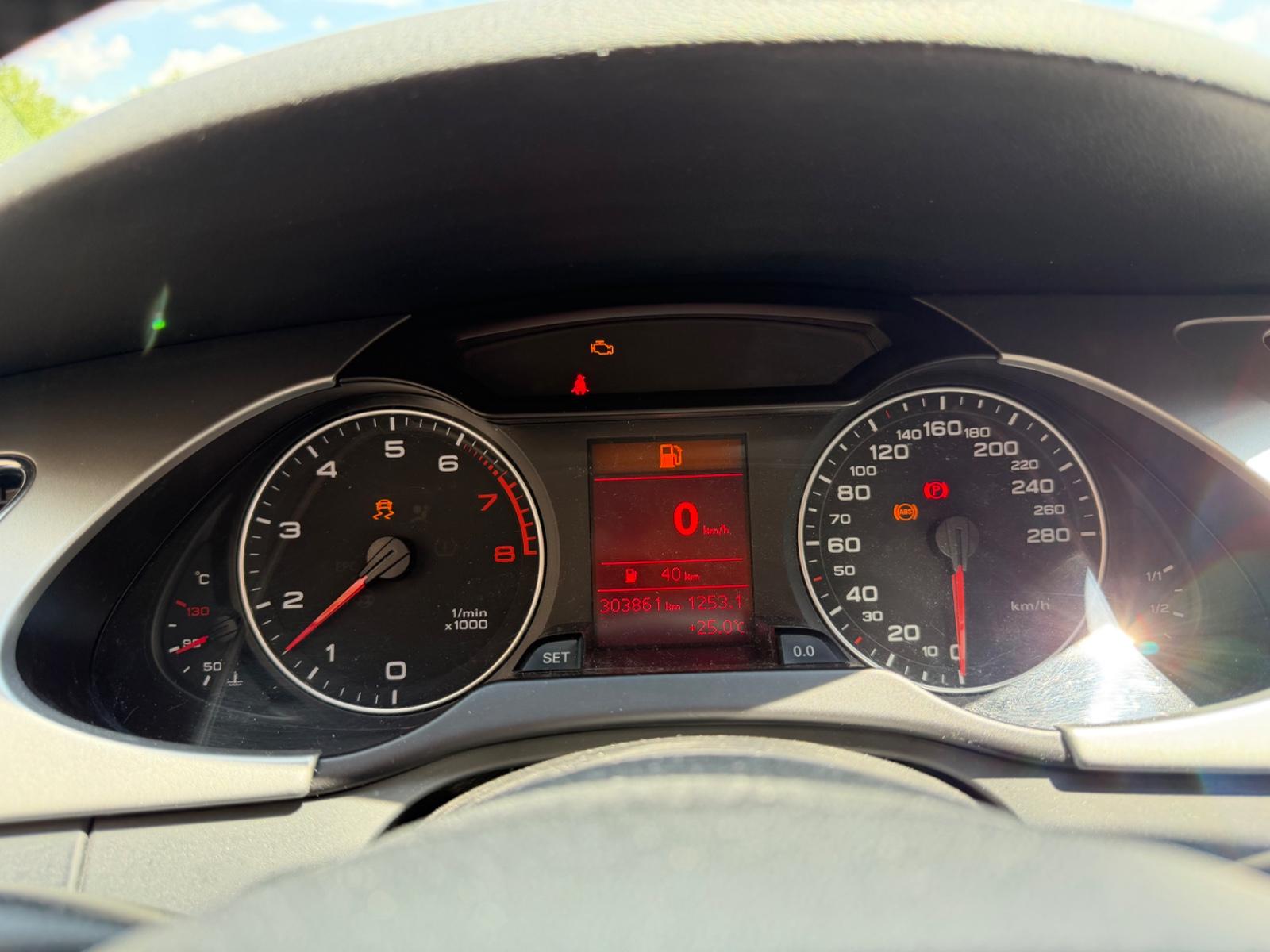 Audi A4 2011 — photo 13