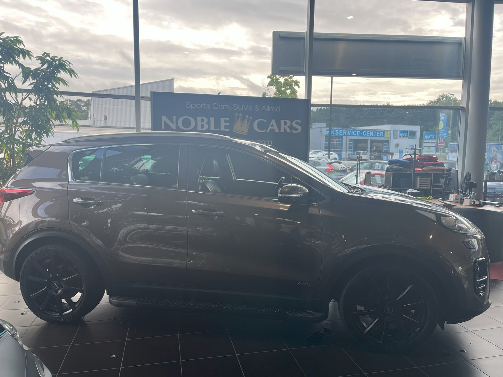 Fahrzeugabbildung Kia Sportage 2.0 CRDI AWD Spirit XEN NAV JBL 19"